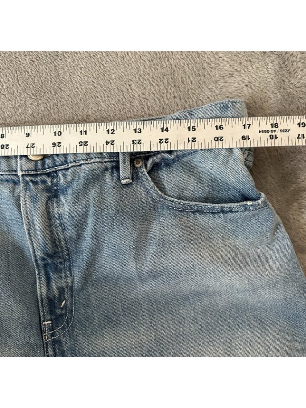 Good American Good Standard Barrel Leg Cuffed Light Wash Jeans Women's 12/31 - Picture 5 of 8